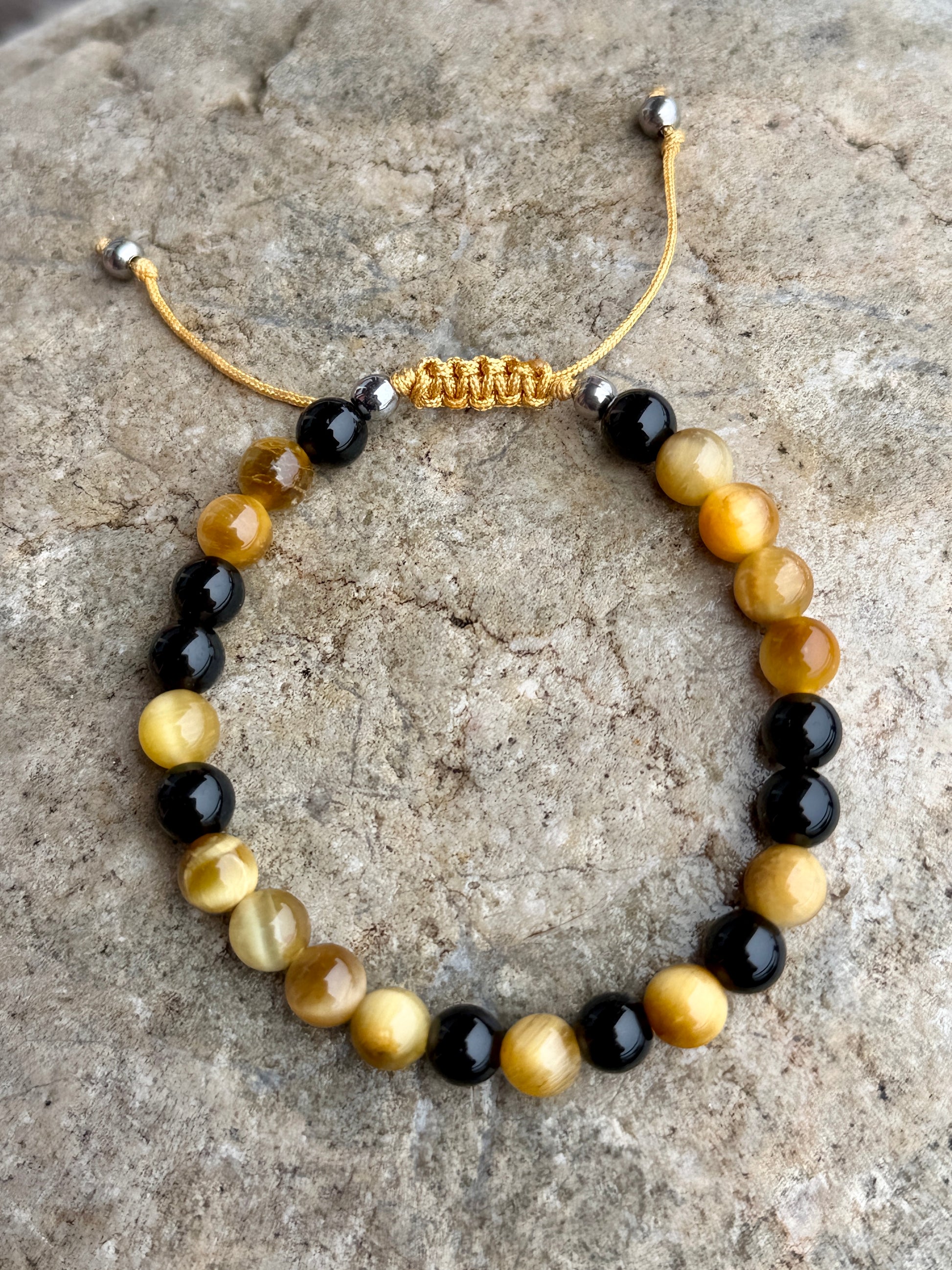 Bracelet Murmures Protection en obsidienne noire et œil de tigre doré, message en morse, fil nylon avec fermeture macramé réglable