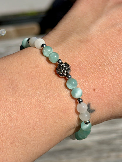 Armband für Intuition und Sanftmut – Grüner Mondstein, Weißer Mondstein 6 mm