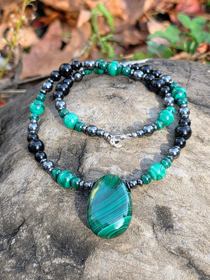Collier Force Intérieure - Malachite, Onyx Noire, Hématite